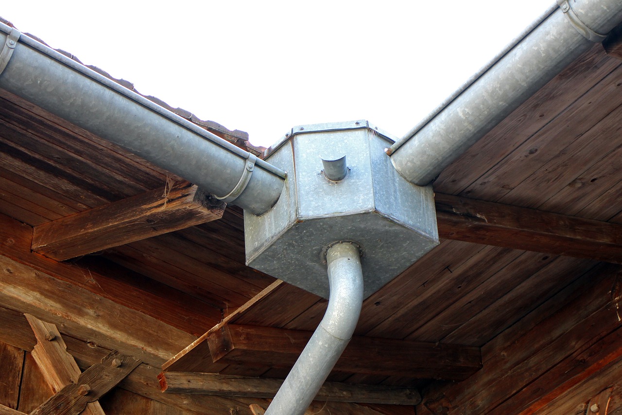 older low maintenance gutter